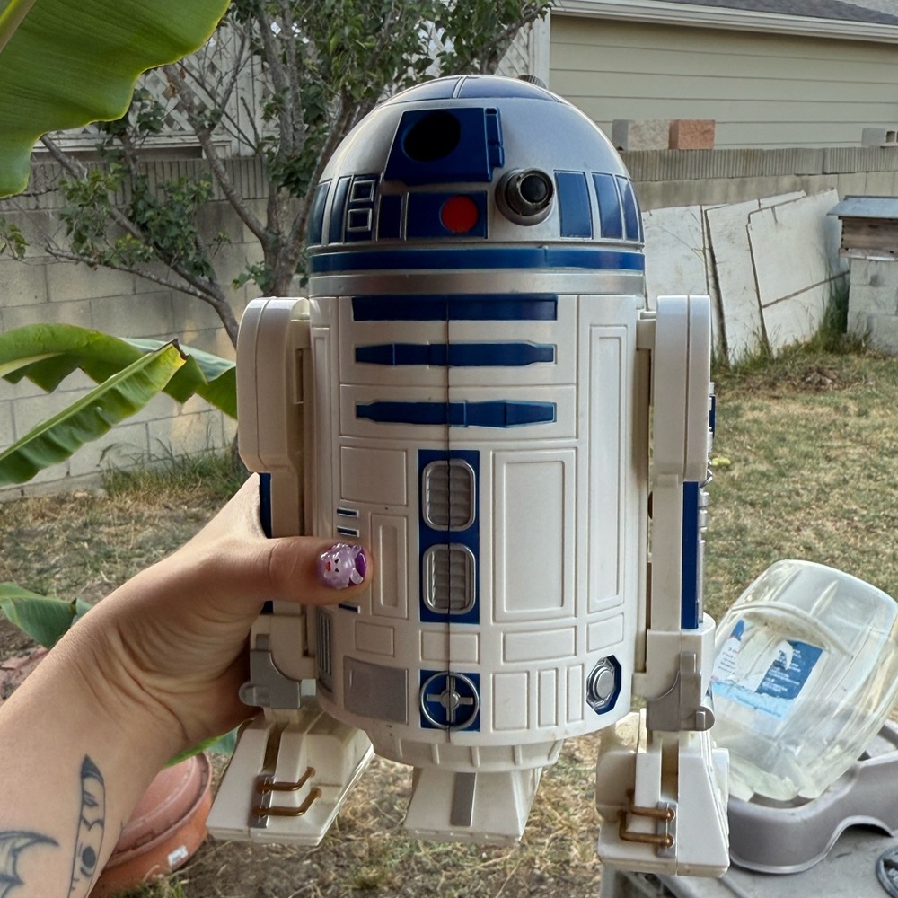 1998 Star Wars R2-D2 Episode 1 Art Center with partial contents